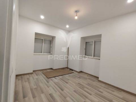 Apartamento t2 remodelado lavradio