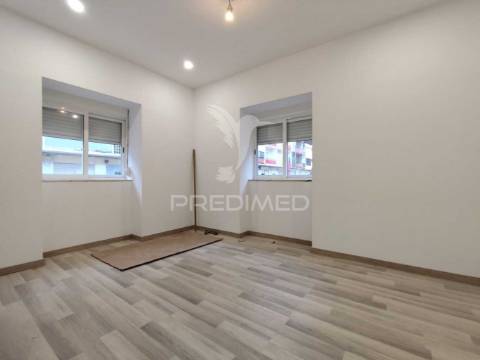 Apartamento t2 remodelado lavradio