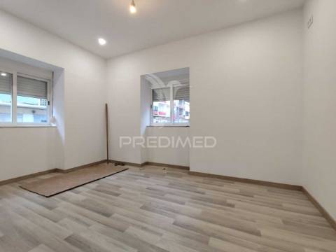 Apartamento t2 remodelado lavradio