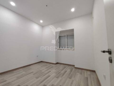 Apartamento t2 remodelado lavradio