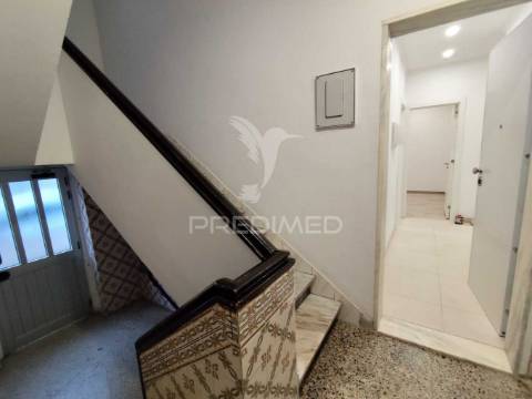 Apartamento t2 remodelado lavradio