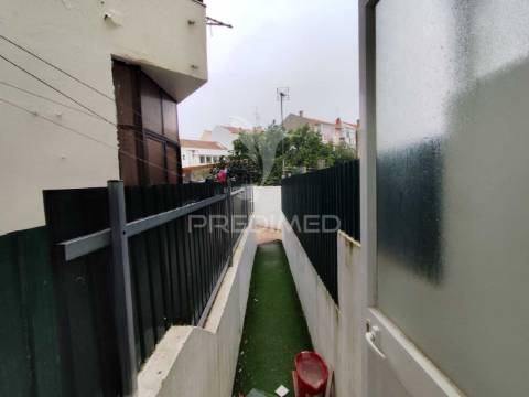 Apartamento t2 remodelado lavradio