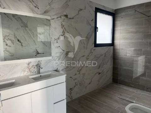 Moradia geminada t3 com vista panoramica para o funchal.