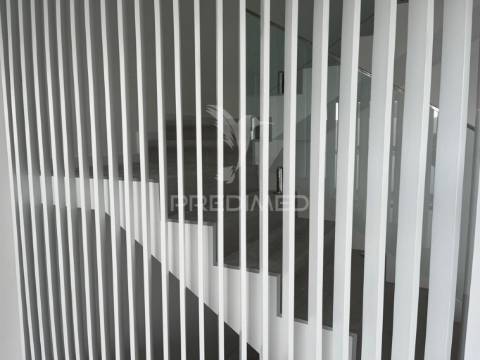 Moradia geminada t3 com vista panoramica para o funchal.