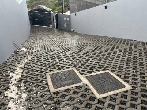 Moradia geminada t3 com vista panoramica para o funchal.