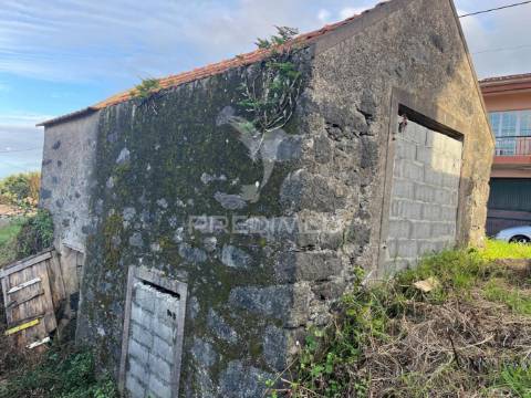 Palheiro e terreno (1.300m2) santa porto moniz