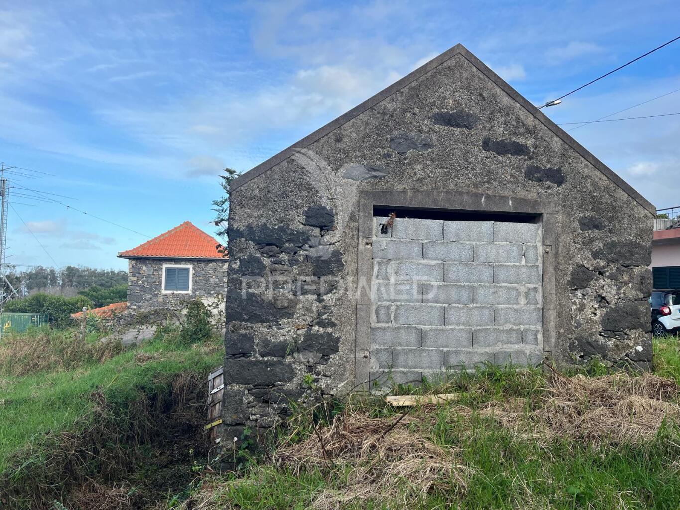 Palheiro e terreno (1.300m2) santa porto moniz