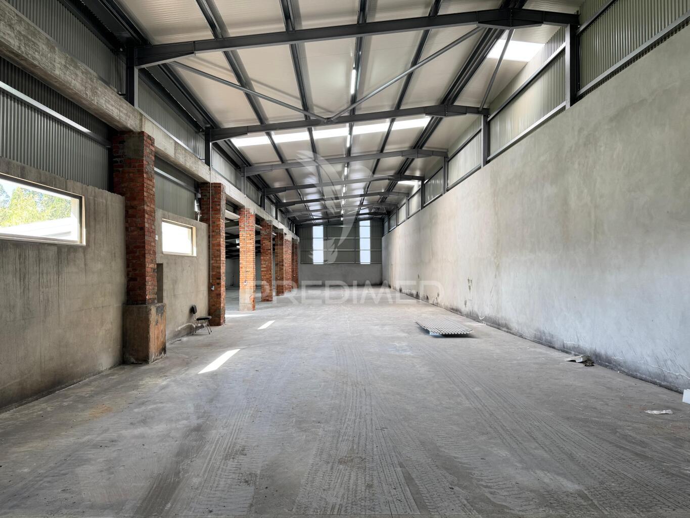 Armazém com licença industrial em excelente localização