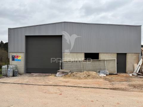 Armazém com licença industrial em excelente localização