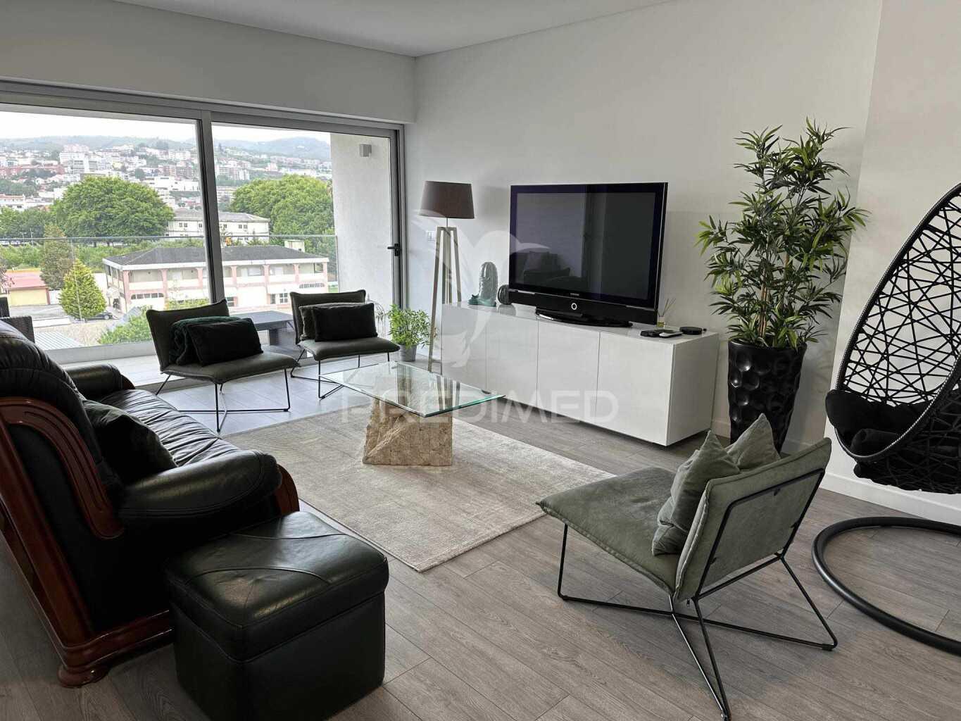 Apartamento t3 semi-novo , perto da rotunda do marquês no peso da régua