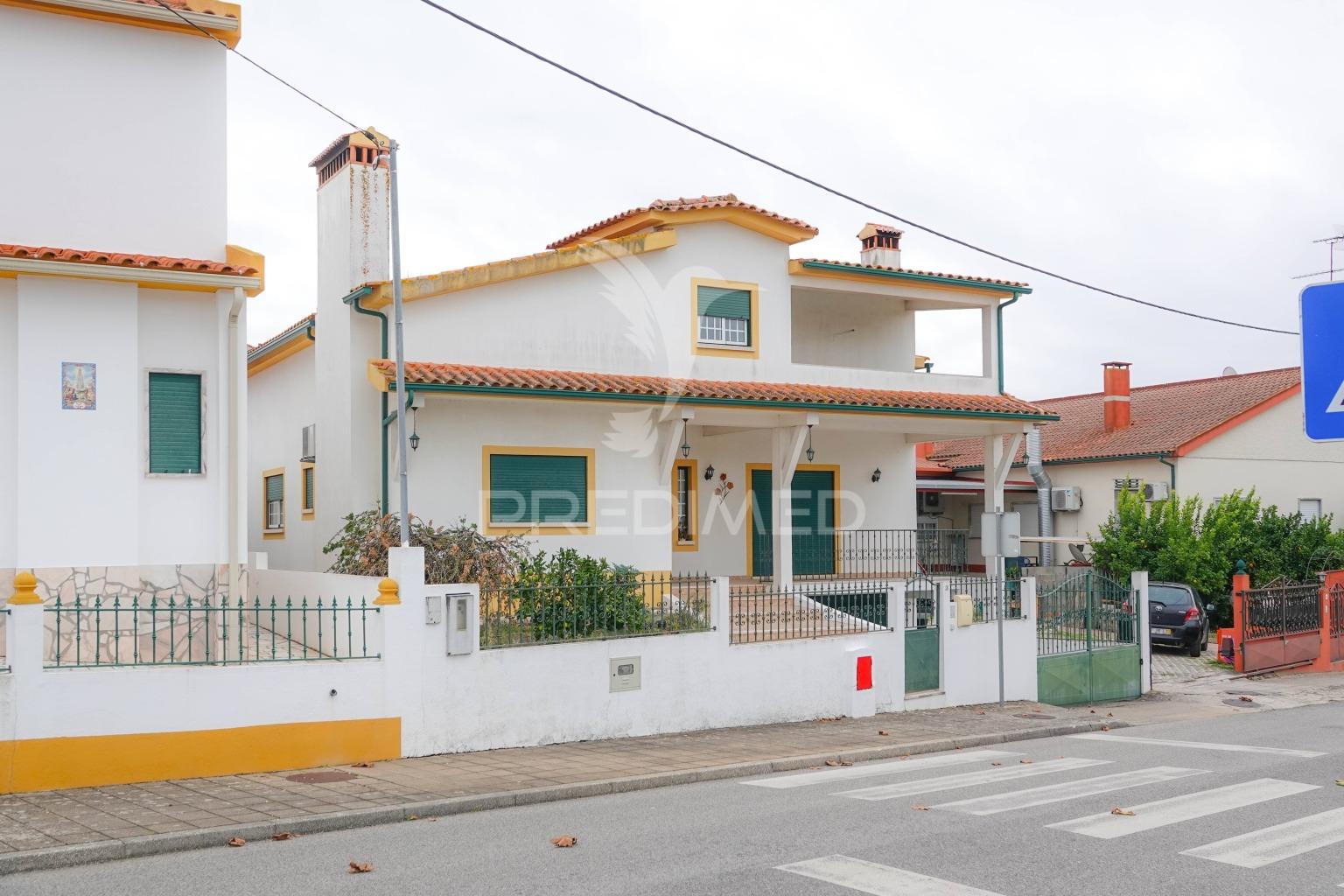 Moradia v3, montalvo - constância.