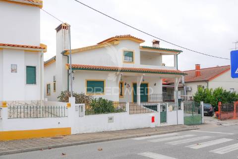 Moradia v3, montalvo - constância.