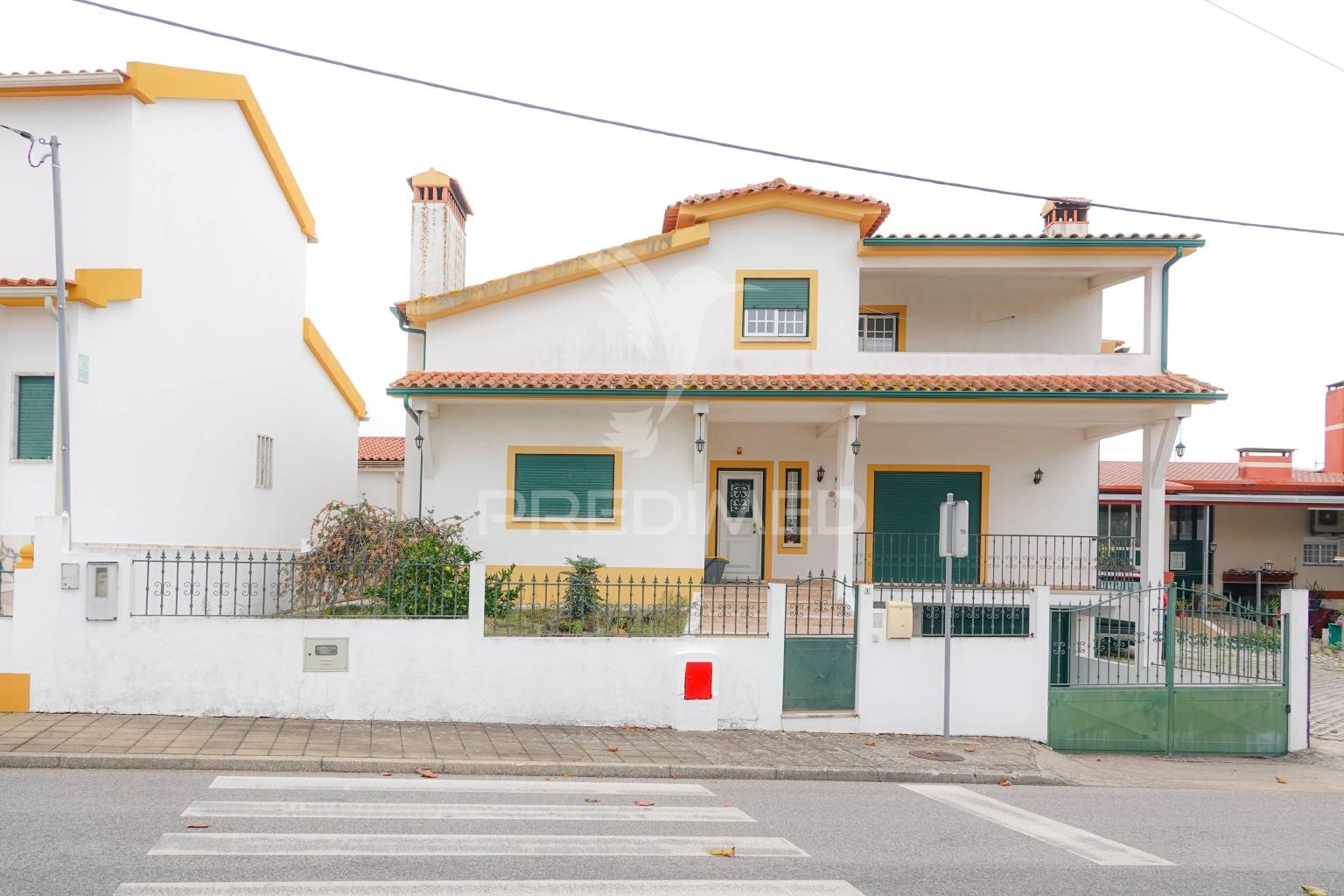 Moradia v3, montalvo - constância.