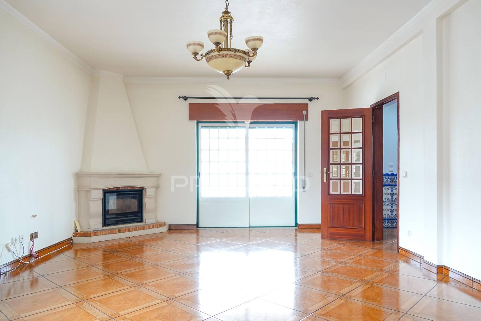 Moradia v3, montalvo - constância.