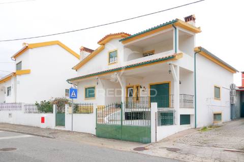 Moradia v3, montalvo - constância.