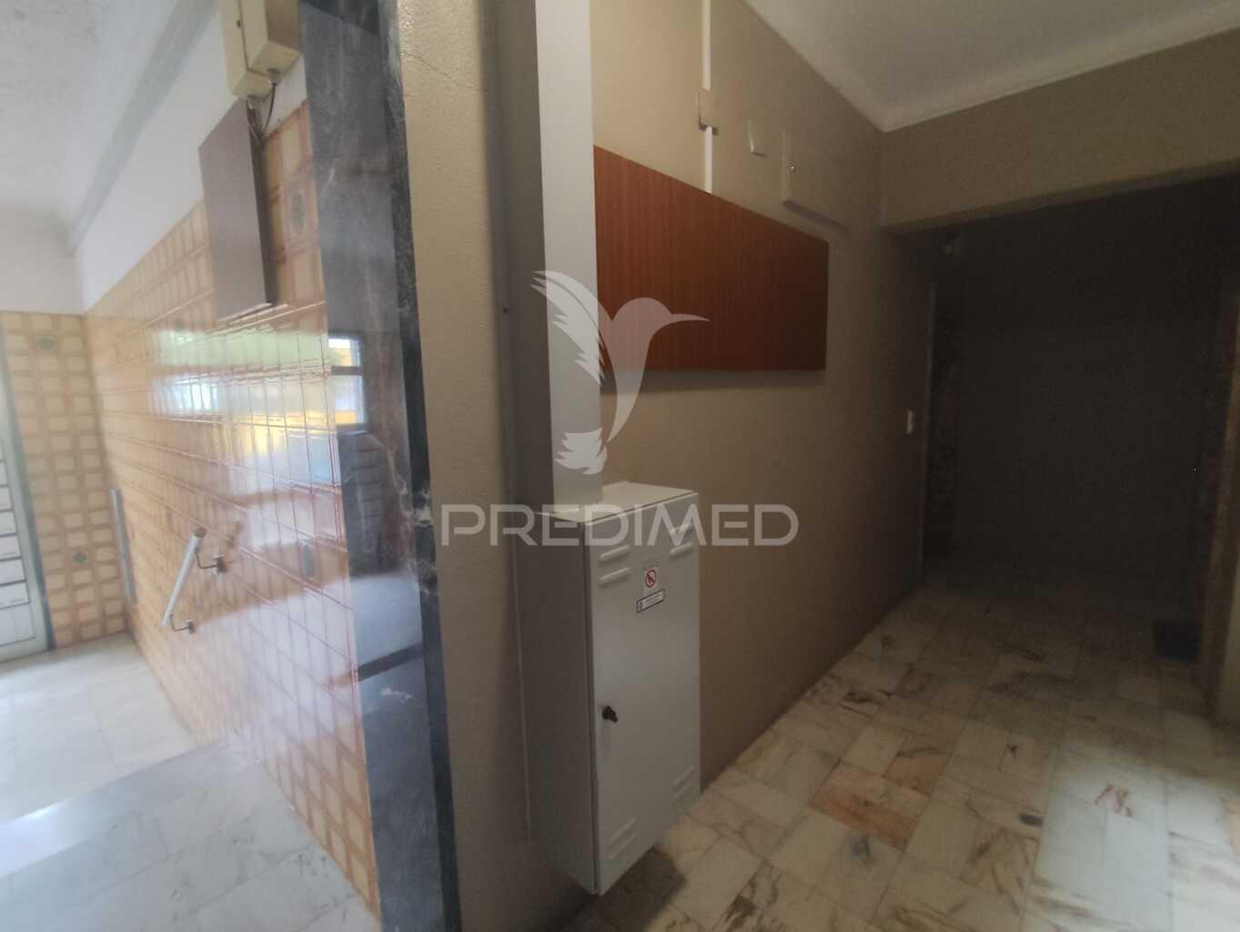 Apartamento t1 para restauro – oportunidade de investimento | cruz de pau, seixal