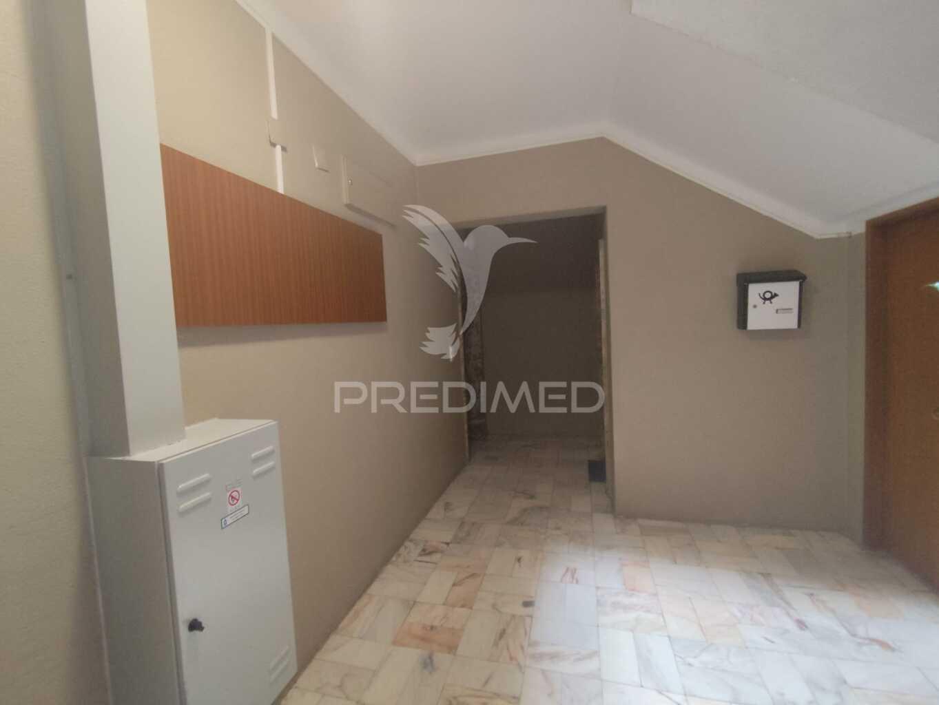 Apartamento t1 para restauro – oportunidade de investimento | cruz de pau, seixal