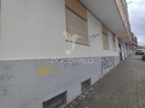 Apartamento t1 para restauro – oportunidade de investimento | cruz de pau, seixal