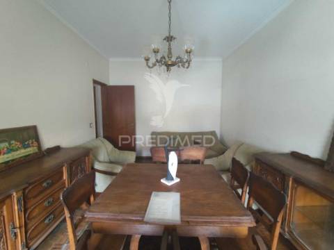 Apartamento t1 para restauro – oportunidade de investimento | cruz de pau, seixal