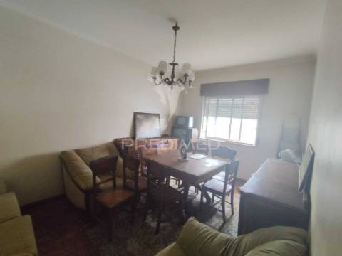 Apartamento t1 para restauro – oportunidade de investimento | cruz de pau, seixal