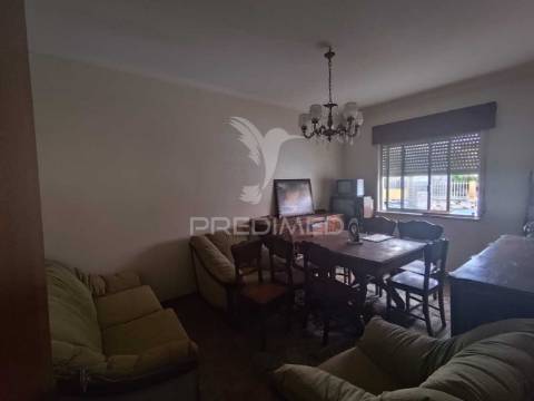 Apartamento t1 para restauro – oportunidade de investimento | cruz de pau, seixal