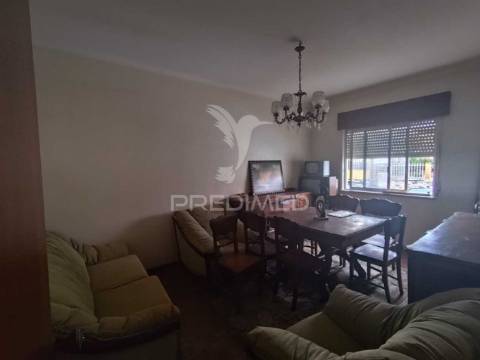 Apartamento t1 para restauro – oportunidade de investimento | cruz de pau, seixal