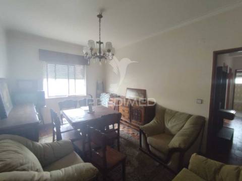 Apartamento t1 para restauro – oportunidade de investimento | cruz de pau, seixal