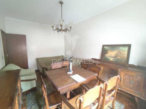 Apartamento t1 para restauro – oportunidade de investimento | cruz de pau, seixal