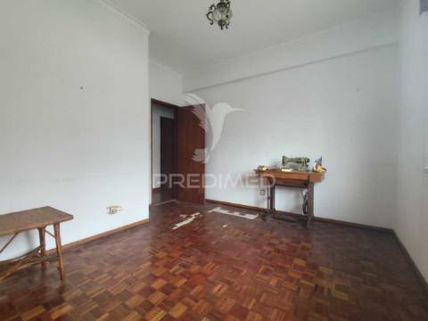 Apartamento t1 para restauro – oportunidade de investimento | cruz de pau, seixal