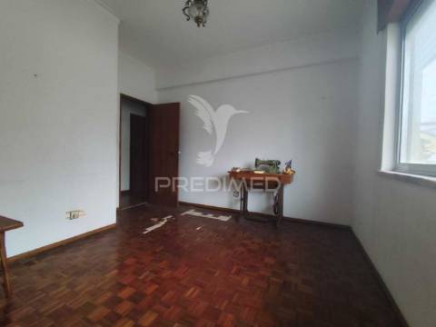 Apartamento t1 para restauro – oportunidade de investimento | cruz de pau, seixal