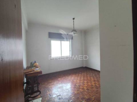 Apartamento t1 para restauro – oportunidade de investimento | cruz de pau, seixal