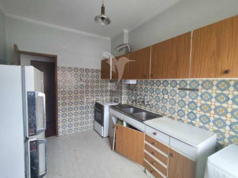 Apartamento t1 para restauro – oportunidade de investimento | cruz de pau, seixal