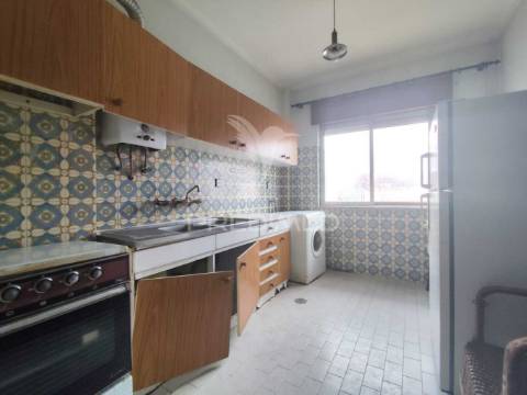 Apartamento t1 para restauro – oportunidade de investimento | cruz de pau, seixal