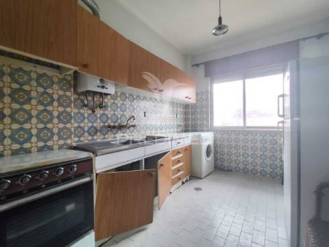 Apartamento t1 para restauro – oportunidade de investimento | cruz de pau, seixal