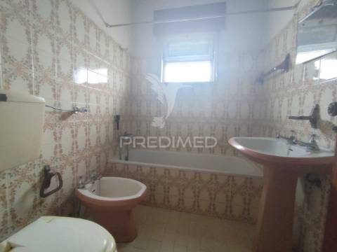 Apartamento t1 para restauro – oportunidade de investimento | cruz de pau, seixal