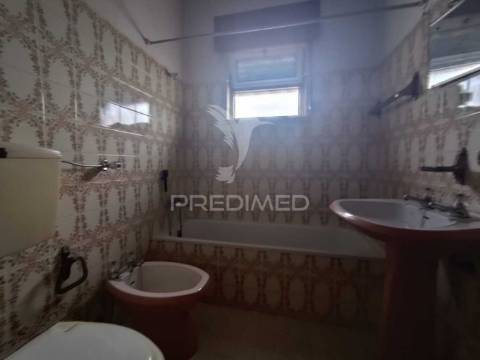 Apartamento t1 para restauro – oportunidade de investimento | cruz de pau, seixal