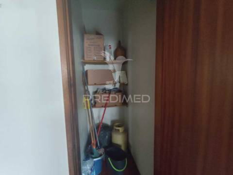 Apartamento t1 para restauro – oportunidade de investimento | cruz de pau, seixal