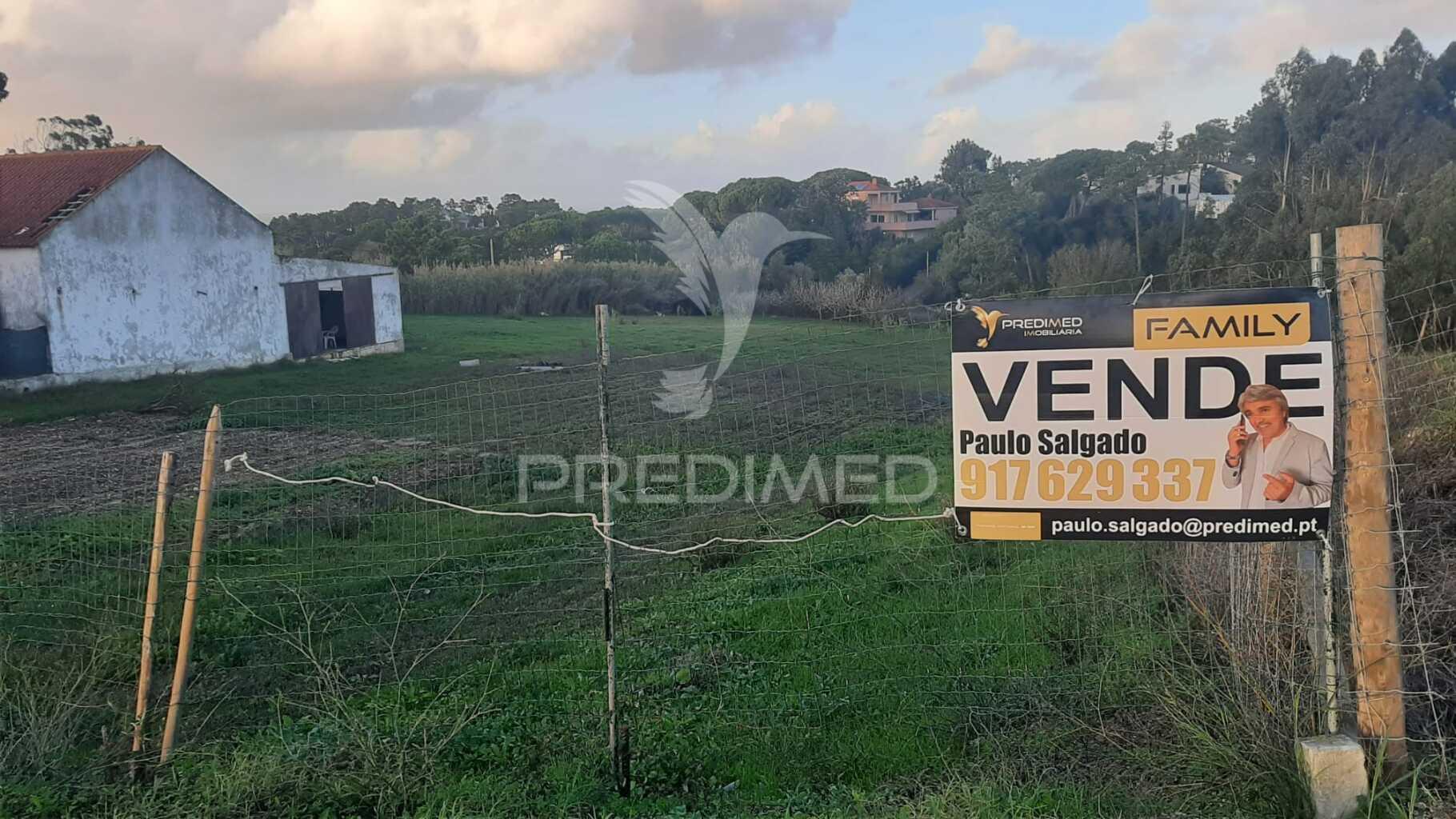 Terreno urbano com 3545 m² na zona de sesimbra / zambujal, incluindo armazém de 120 m² e viabilidade de construção até 138,18 m².