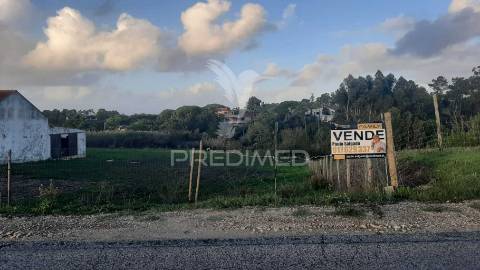 Terreno urbano com 3545 m² na zona de sesimbra / zambujal, incluindo armazém de 120 m² e viabilidade de construção até 138,18 m².