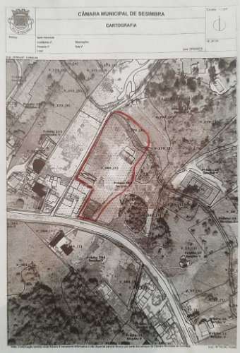 Terreno urbano com 3545 m² na zona de sesimbra / zambujal, incluindo armazém de 120 m² e viabilidade de construção até 138,18 m².