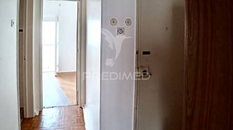 Prédio para remodelar na baixa da banheira