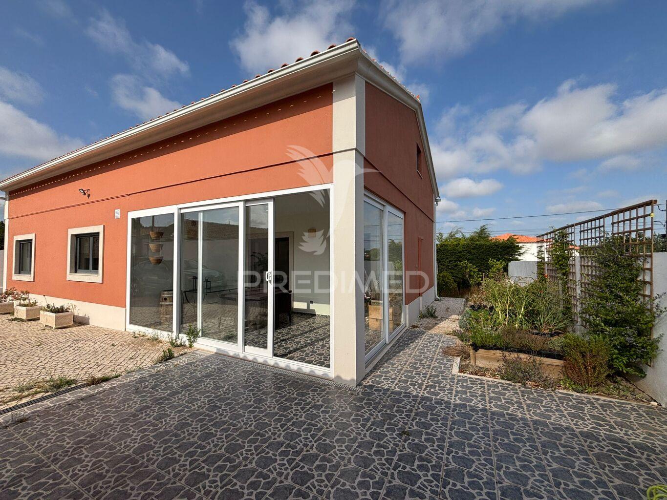 Moradia t2 + 2 situada em trás do outeiro