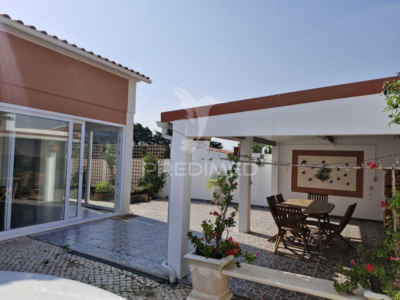 Moradia t2 + 2 situada em trás do outeiro