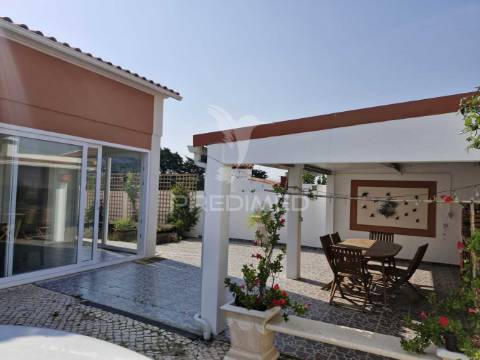 Moradia t2 + 2 situada em trás do outeiro