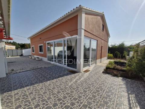 Moradia t2 + 2 situada em trás do outeiro