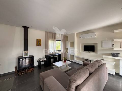 Moradia t2 + 2 situada em trás do outeiro