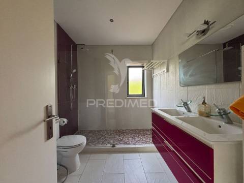 Moradia t2 + 2 situada em trás do outeiro