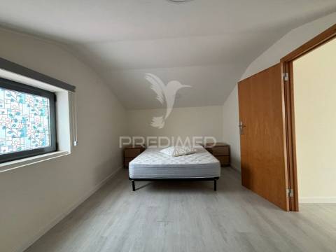 Moradia t2 + 2 situada em trás do outeiro