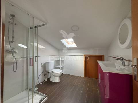 Moradia t2 + 2 situada em trás do outeiro