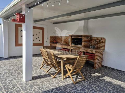 Moradia t2 + 2 situada em trás do outeiro